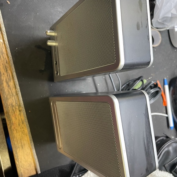 Altec Lansing VS2320 Powered Audio System 2.0 Computer - Picture 7 of 10